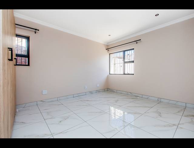 2 BEDROOM FREESTANDING TO LET IN MARLBORO GARDENS
